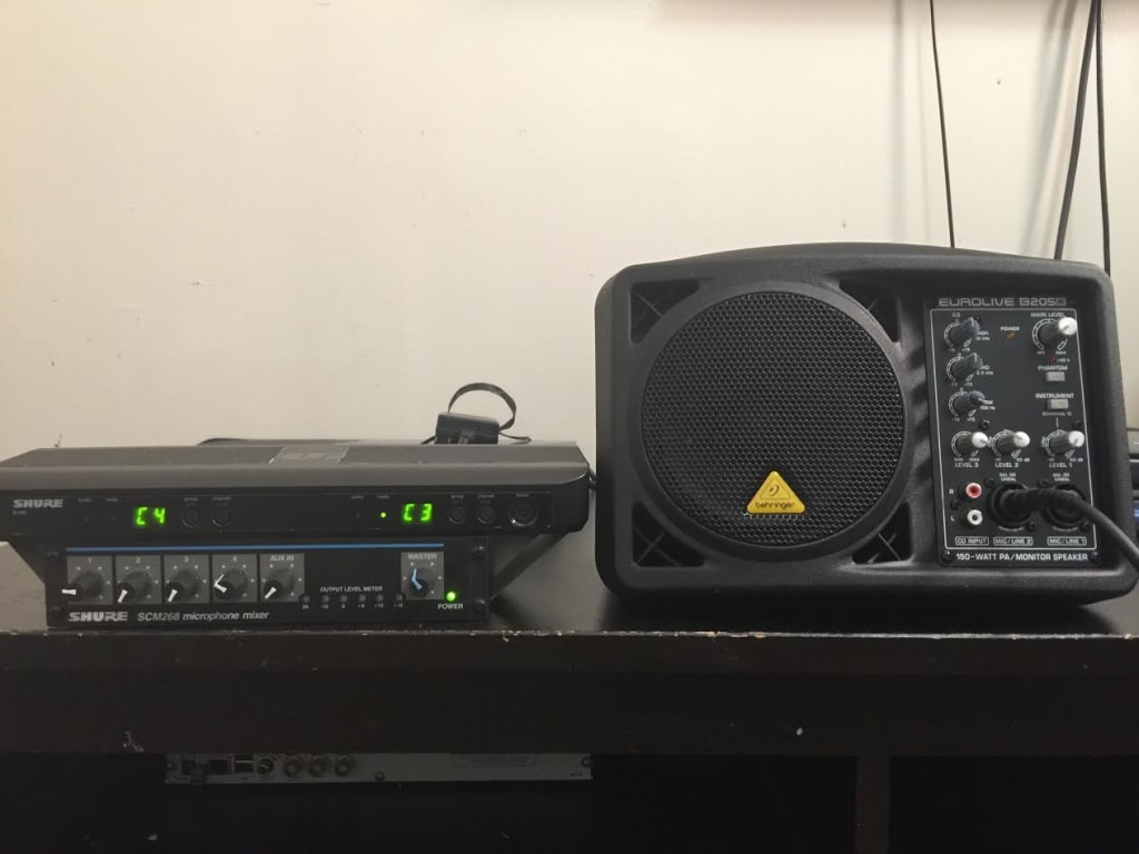 Behringer EUROLIVE B205D 150W Powered Monitor Speaker Black Behringer EUROLIVE B205D 150W Powered Monitor Speaker Black