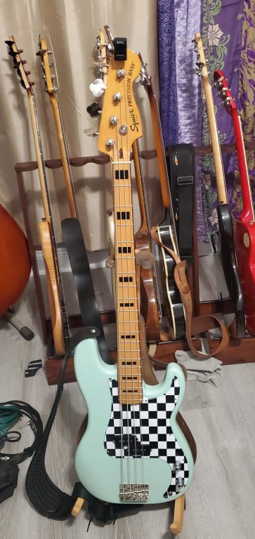 Squier Limited-Edition Classic Vibe '70s Precision Bass Squier Limited-Edition Classic Vibe '70s Precision Bass