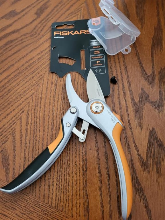 Fiskars Ratcheting Pruner (P971)