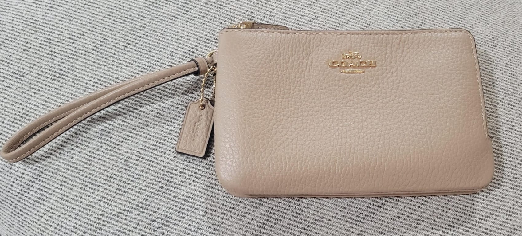 COACH C7650 - ZIP CARD CASE - GOLD/WASHED MAUVE/CRANBERRY