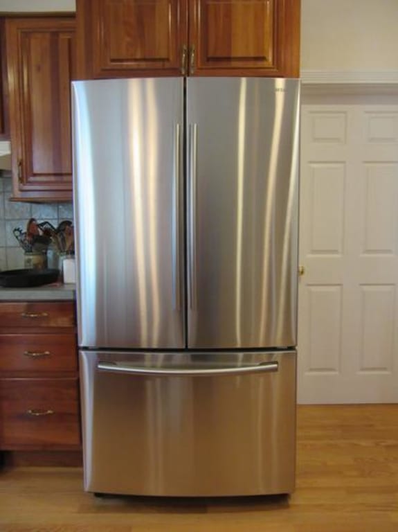 French Door Refrigerator with Ice Maker in Stainless Steel (RF260BEAESR)