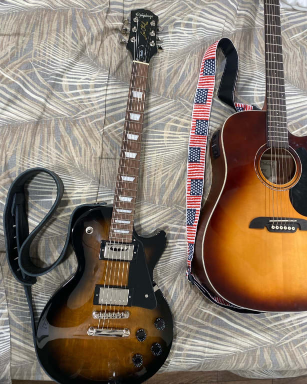 Open Box Epiphone Les Paul Studio Electric Guitar Wine Red Open Box Epiphone Les Paul Studio Electric Guitar Wine Red