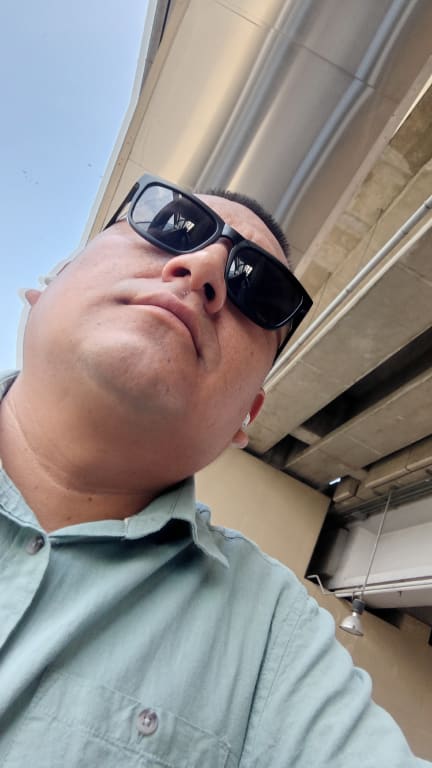 Con la camisa