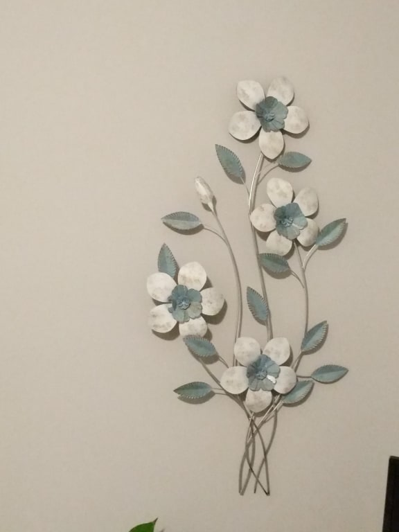 Metal Flower Stem Wall Decor, 17x36