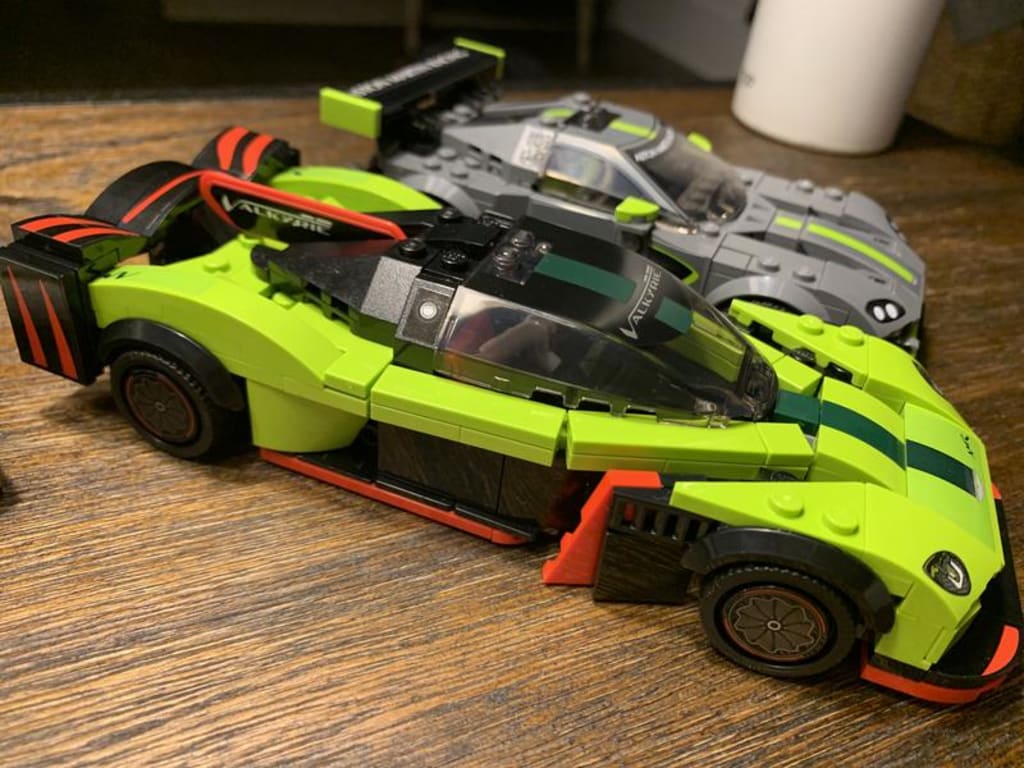 LEGO Speed Champions Aston Martin Valkyrie AMR Pro and Aston Martin Vantage  GT3 76910 Building Kit for Kids Aged 9+ (592 Pieces),Plastic, Multicolor :  : Toys & Games