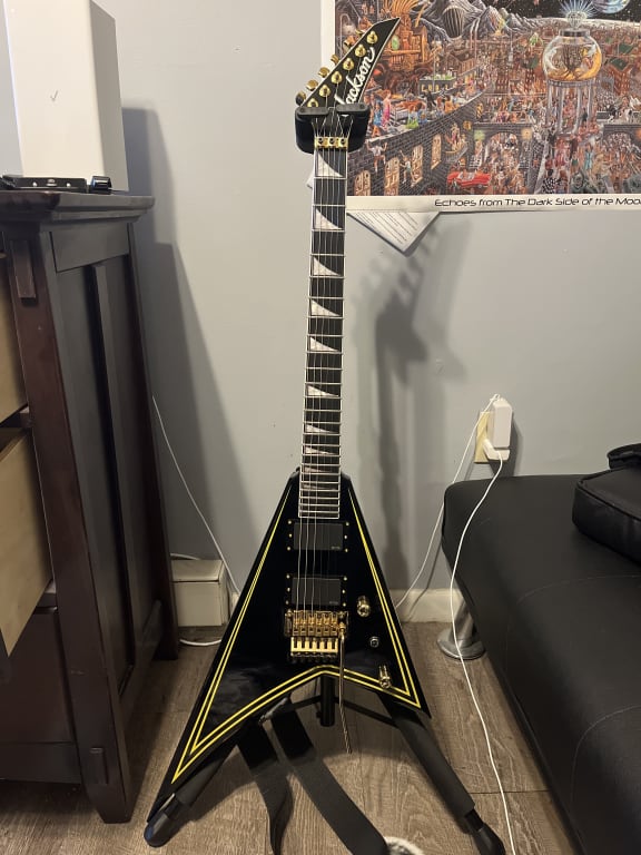Jackson MJ Series Rhoads RR24-MG Electric Guitar White with Jackson MJ Series Rhoads RR24-MG Electric Guitar White with