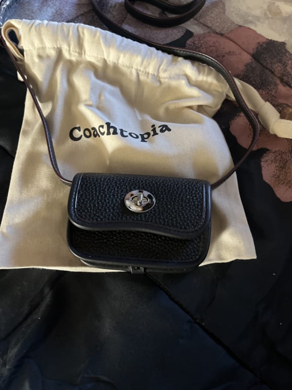 Wavy Zip Card Case With Key Ring In Pebbled Coachtopia Leather