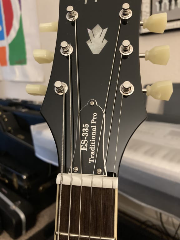 Epiphone ES-335 Traditional Pro Semi-Hollow Electric Guitar Epiphone ES-335 Traditional Pro Semi-Hollow Electric Guitar