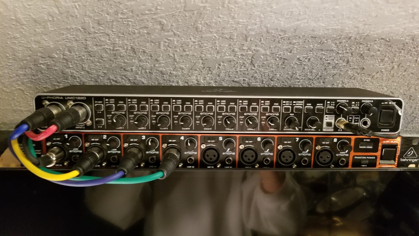 Behringer ADA8200 8-Channel Microphone Preamp AD/DA Behringer ADA8200 8-Channel Microphone Preamp AD/DA