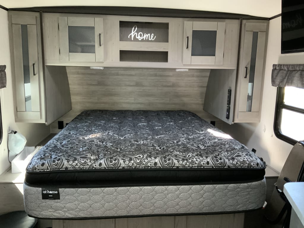 Knox Lux Pillow Top Mattress, Queen