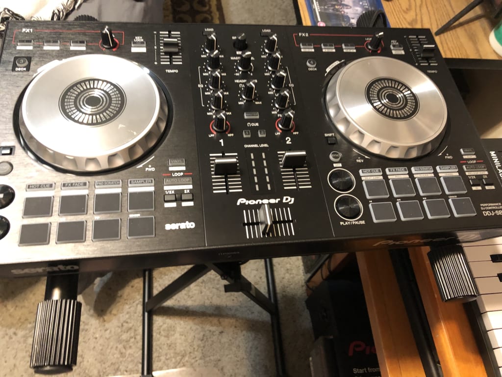 Pioneer DJ DDJ-SB3 Serato DJ Controller with Pad Scratch | Guitar