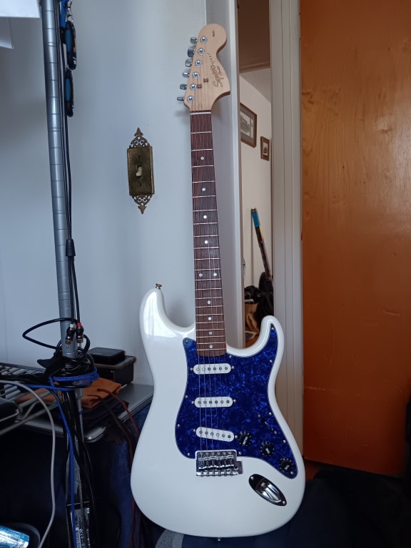 Squier Affinity Series Stratocaster Electric Guitar - Olympic