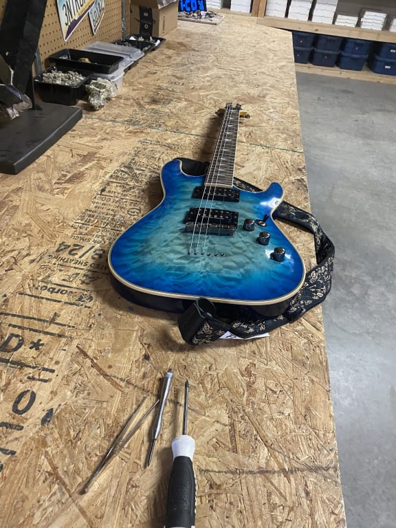 Schecter Guitar Research Omen Extreme-6 Electric Guitar Ocean Blue