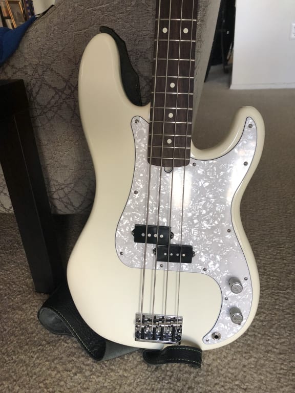 Fender Precision Bass ホワイト Amazon.com: Fender Player II Precision Bass - Polar White