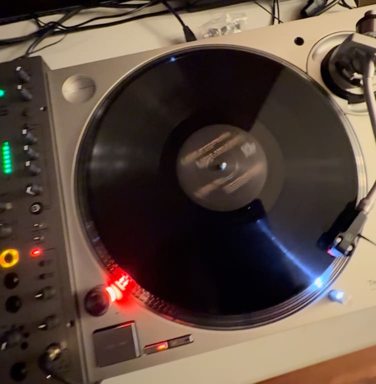 Technics SL-1200MK7S Direct-Drive Professional DJ Turntable Technics SL-1200MK7S Direct-Drive Professional DJ Turntable