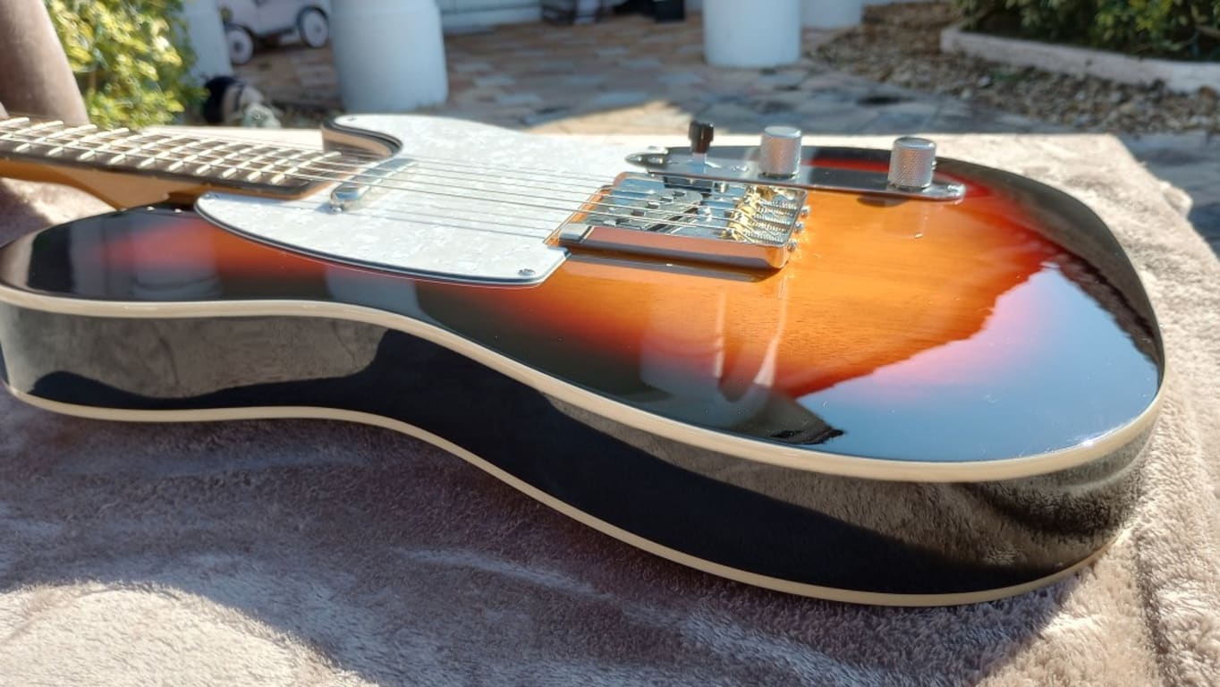 Squier Classic Vibe '60s Telecaster Custom Electric Guitar 3 Squier Classic Vibe '60s Telecaster Custom Electric Guitar 3