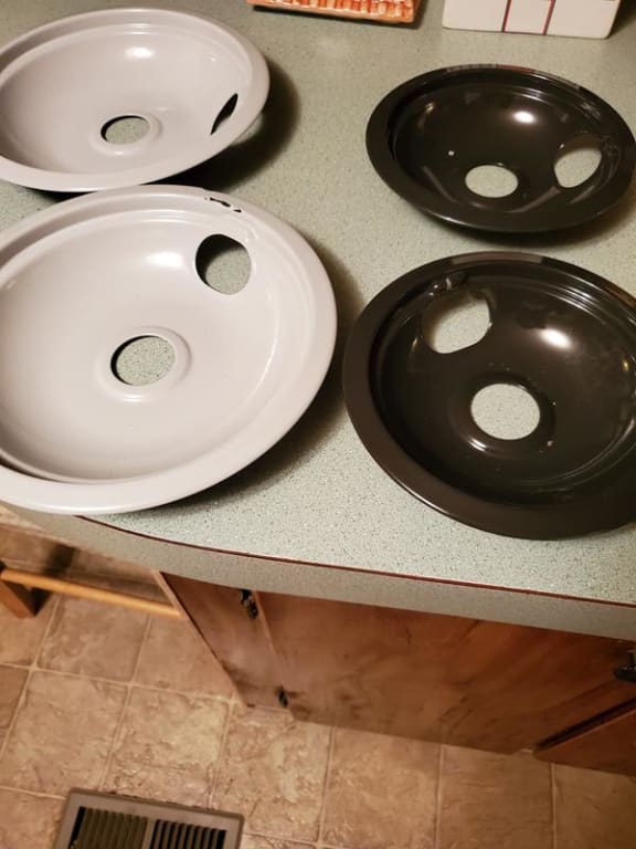 I ordered 4 black drip pans. Two 6 inch and two 8 inch. This is what I received. Been trying to get this straightned out for over a week. Very, very dissatisfied.