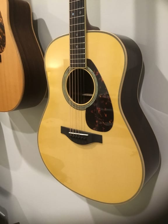Yamaha LL16RD L Series Solid Rosewood/Spruce Dreadnought