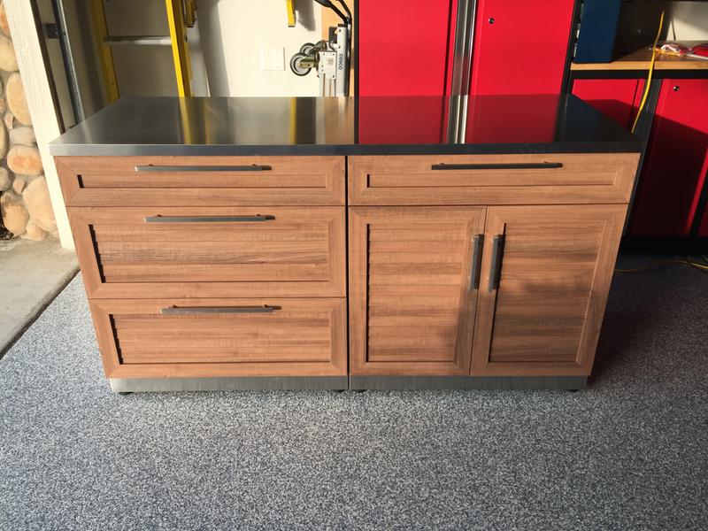 Countertop provides a clean sleek appearance and great work surface