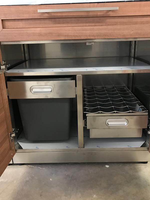 Lots of features to make outdoor cooking easy