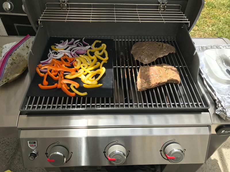 Plenty of room to do veggies and meat together.