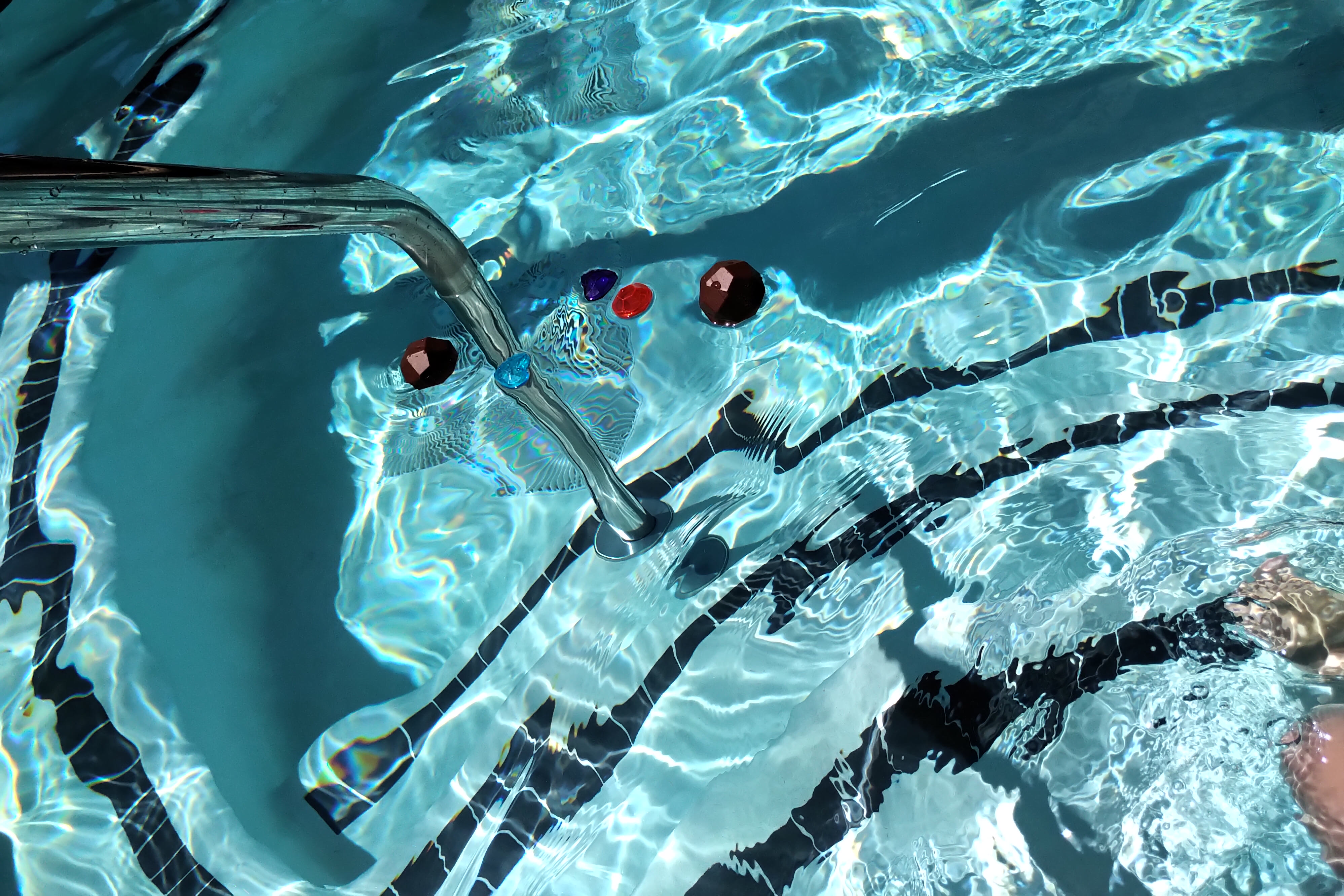 The gems and the "stone" pods float - super fun