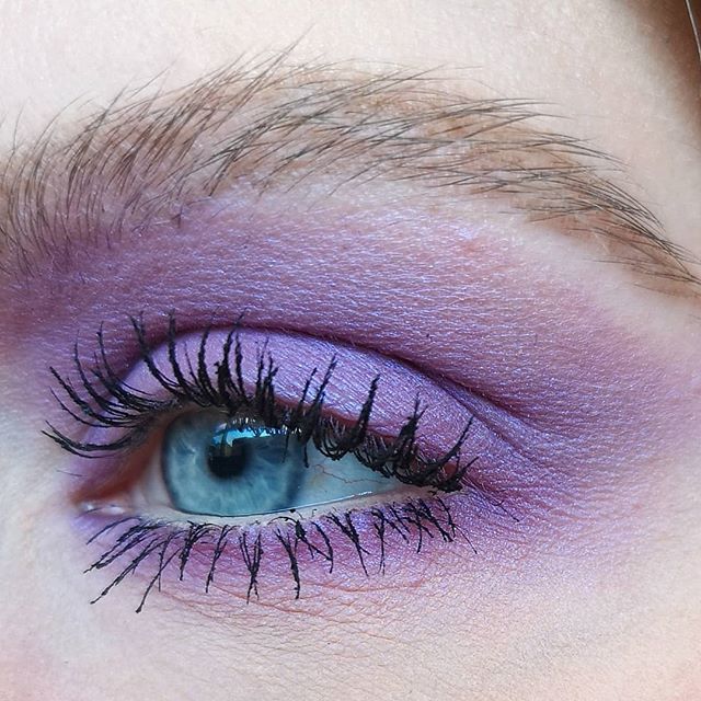 Guess I'm into purple now 😜 do you guys get hooked on one color and seem to always reach for that one?
.
.
#purplemakeup #nikki_makeup #blueeyes #themakeupedit #makeupartistsworldwide #maccosmetics #MACcosmeticsnordics #macyesshare #instamakeup #instagood #underratedmuas #sweden #MyArtistCommunity #wakeupandmakeup #allcreativesouls #undiscovered_muas #åhlens #muasweden