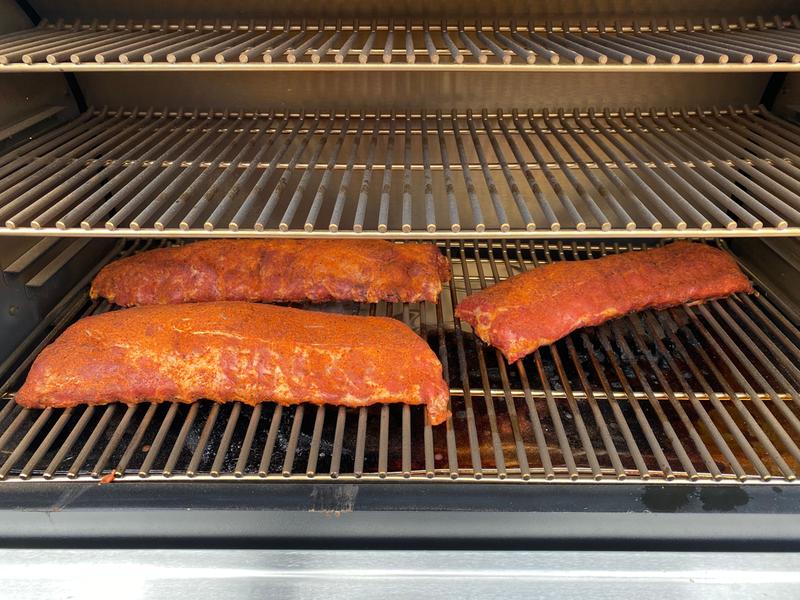 Pork ribs with pork and poultry rub