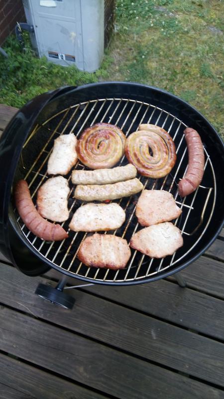 I like the meat well done, so I keep the air vents fully open with the lid closed.