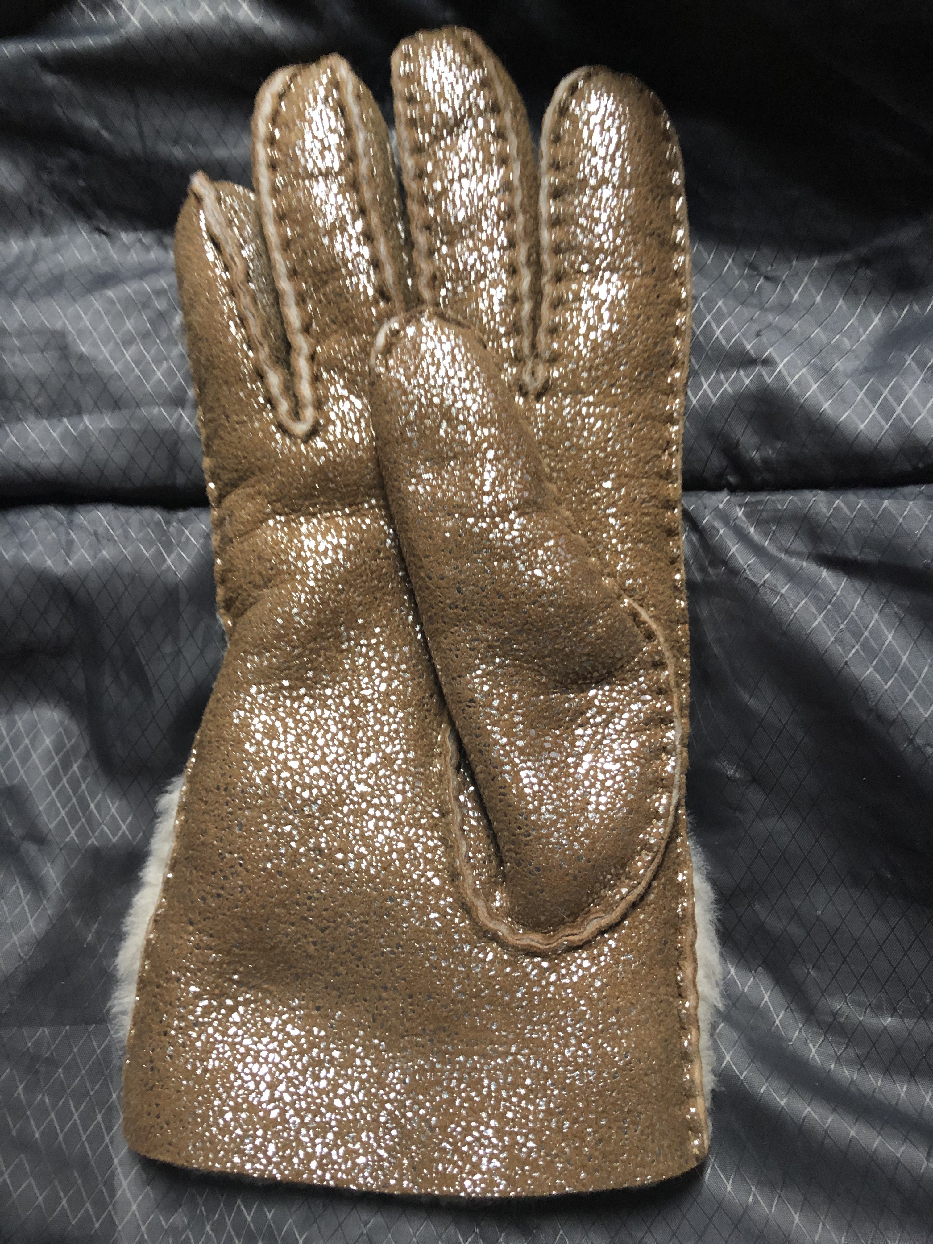 UGG® Sheepskin Shearling Turned Bow Gloves | Bloomingdale's