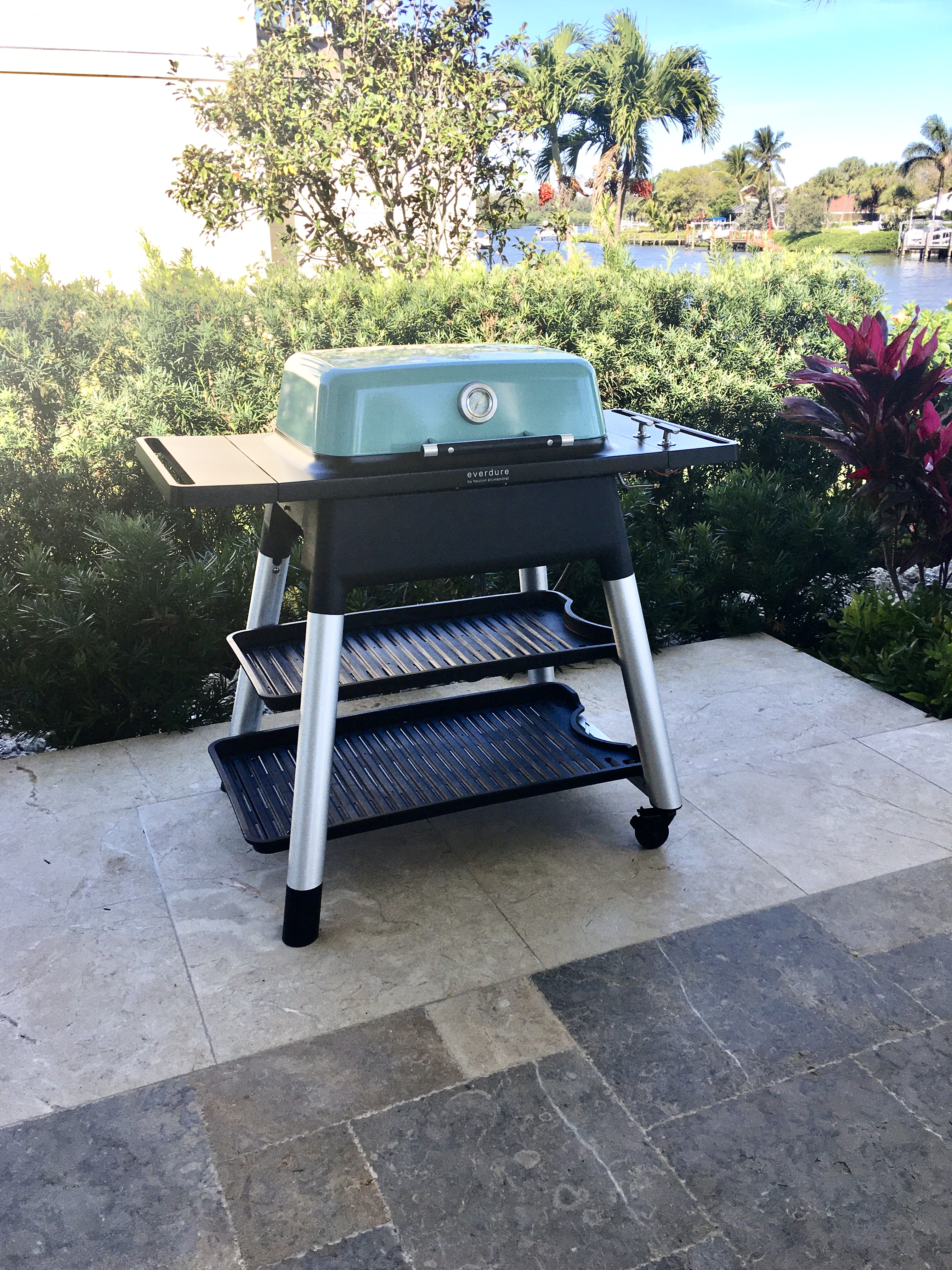 In Mint, which is a lovely light aqua/teal