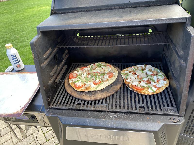 Pizza not the Masterbuilt 560