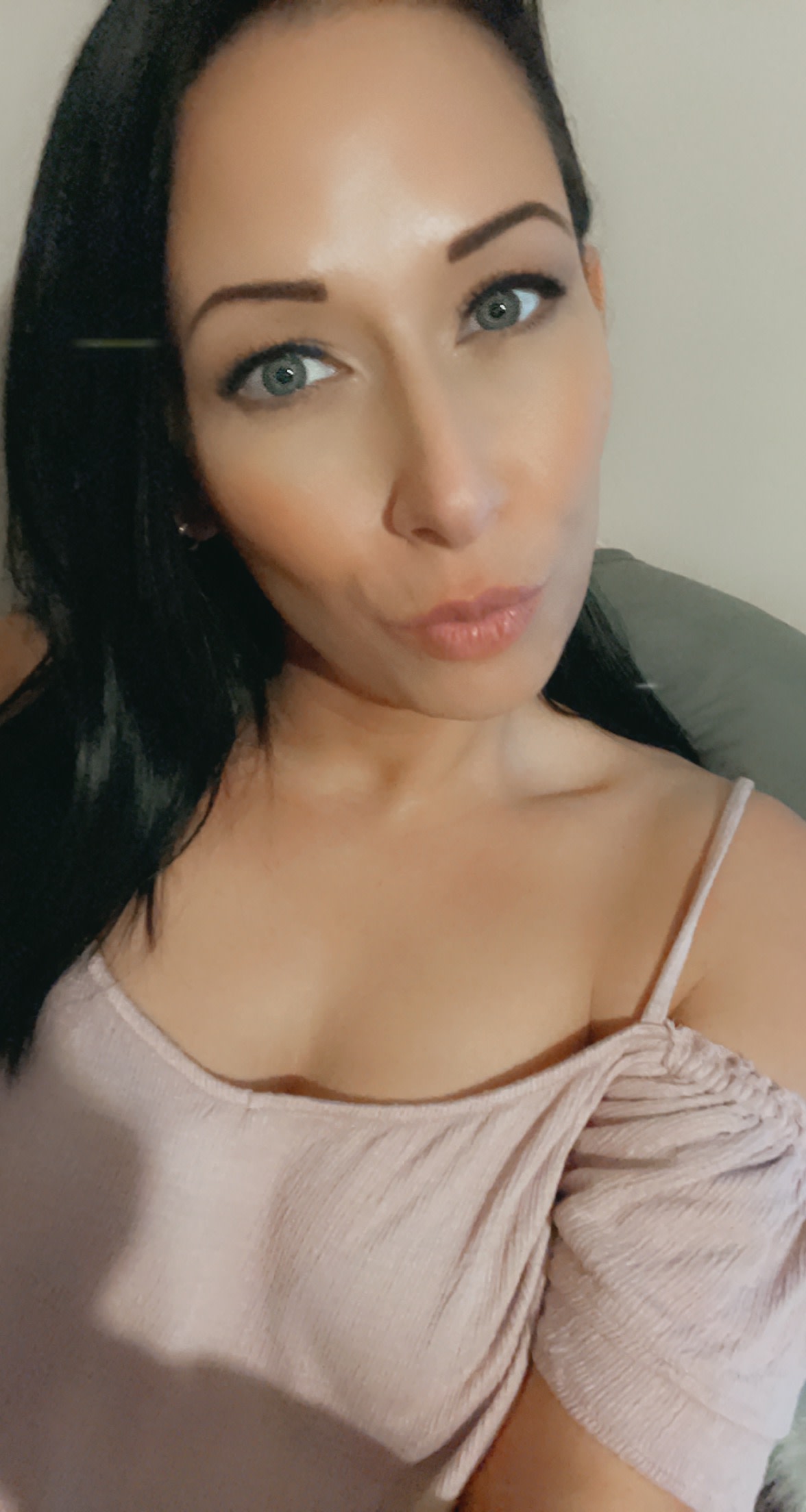 You can't see any of my blemishes or dark circles