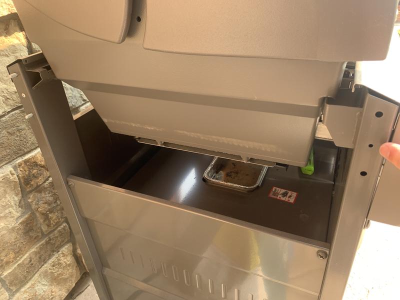 Missing riveted bracket on this side.