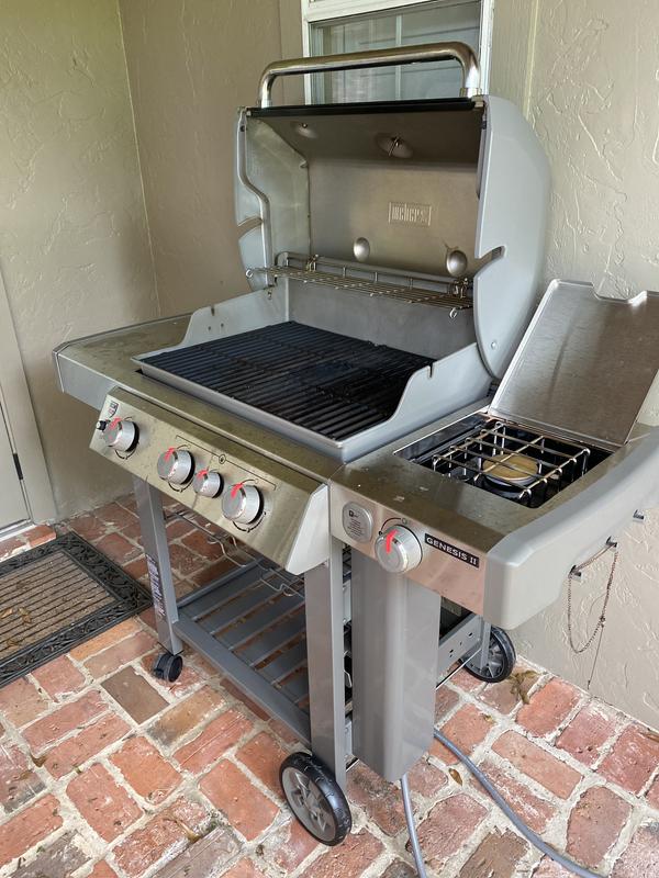 The side burner makes this a very versatile cooking machine!