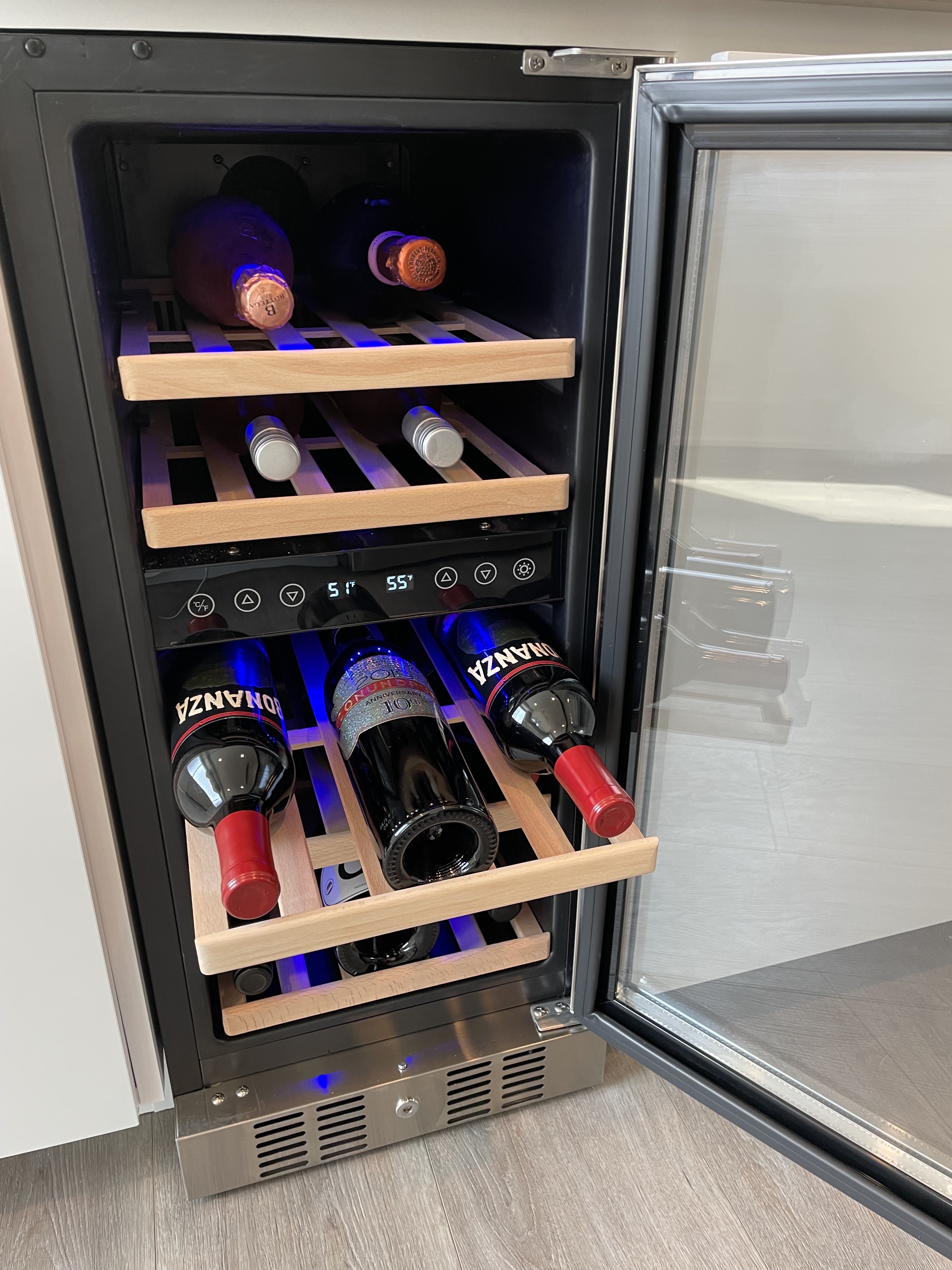 Customer carousel item 6.