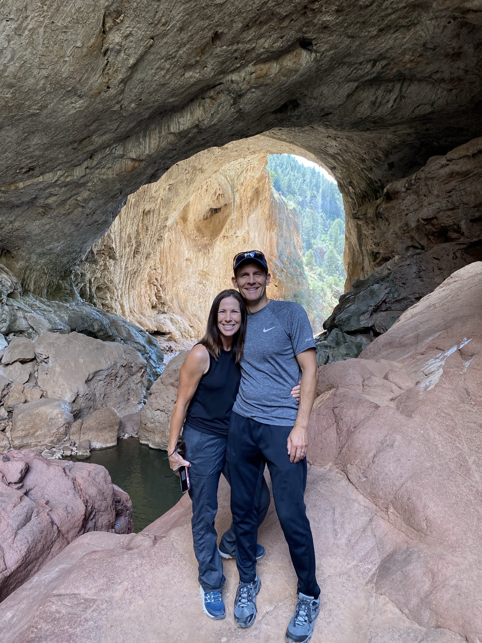 Hiking in Arizona in the perfect pants!