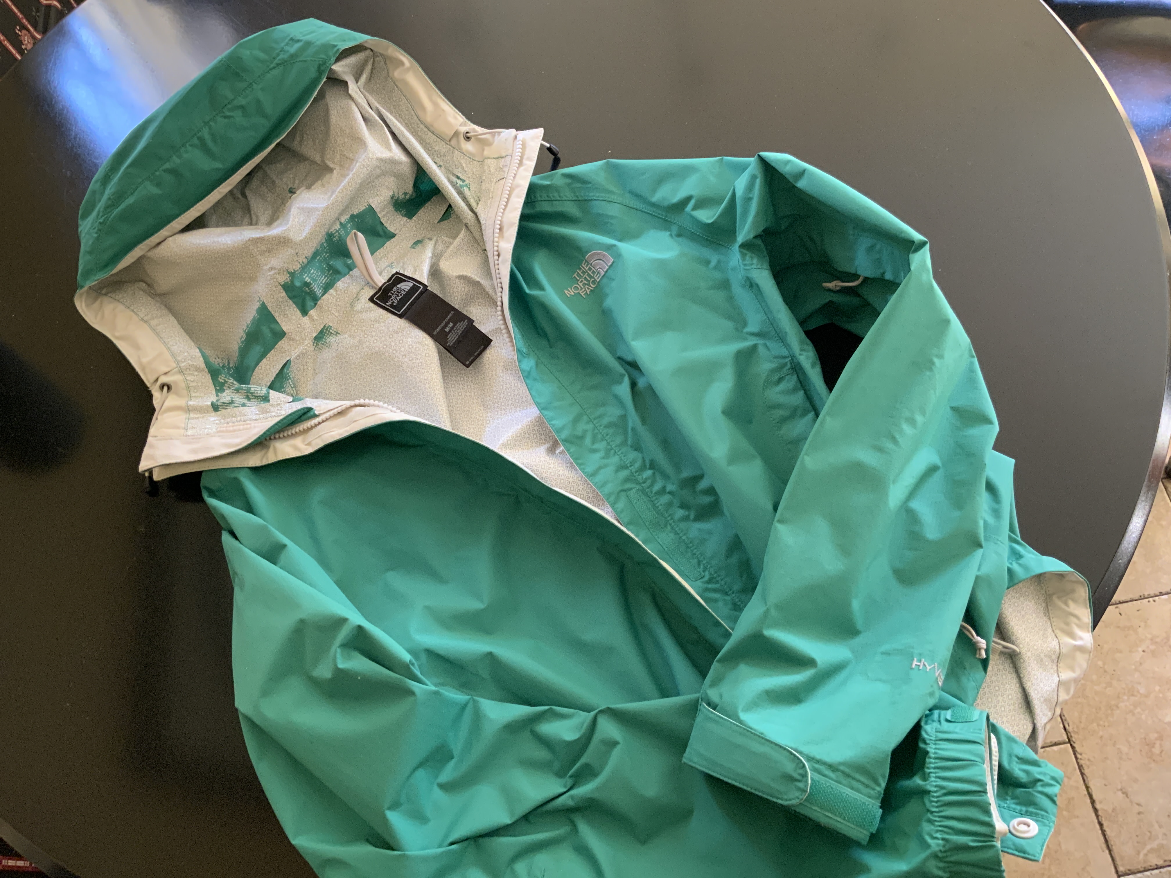 I love the color but lining is poorly made