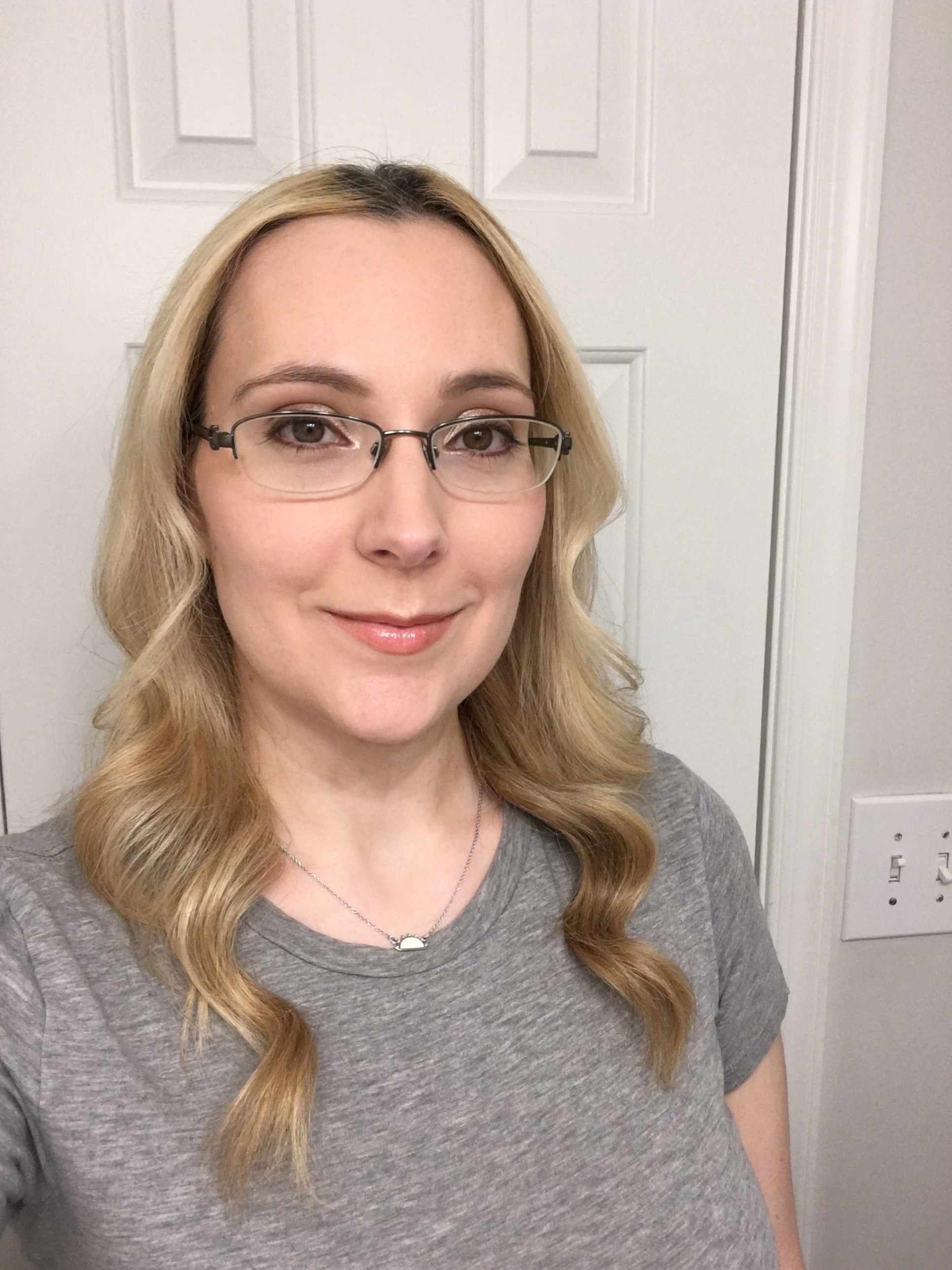 01 Blonde (brow multi-tasker), 1C1 Cool Bone (matte powder), 108 Kiss Me (lip gloss)