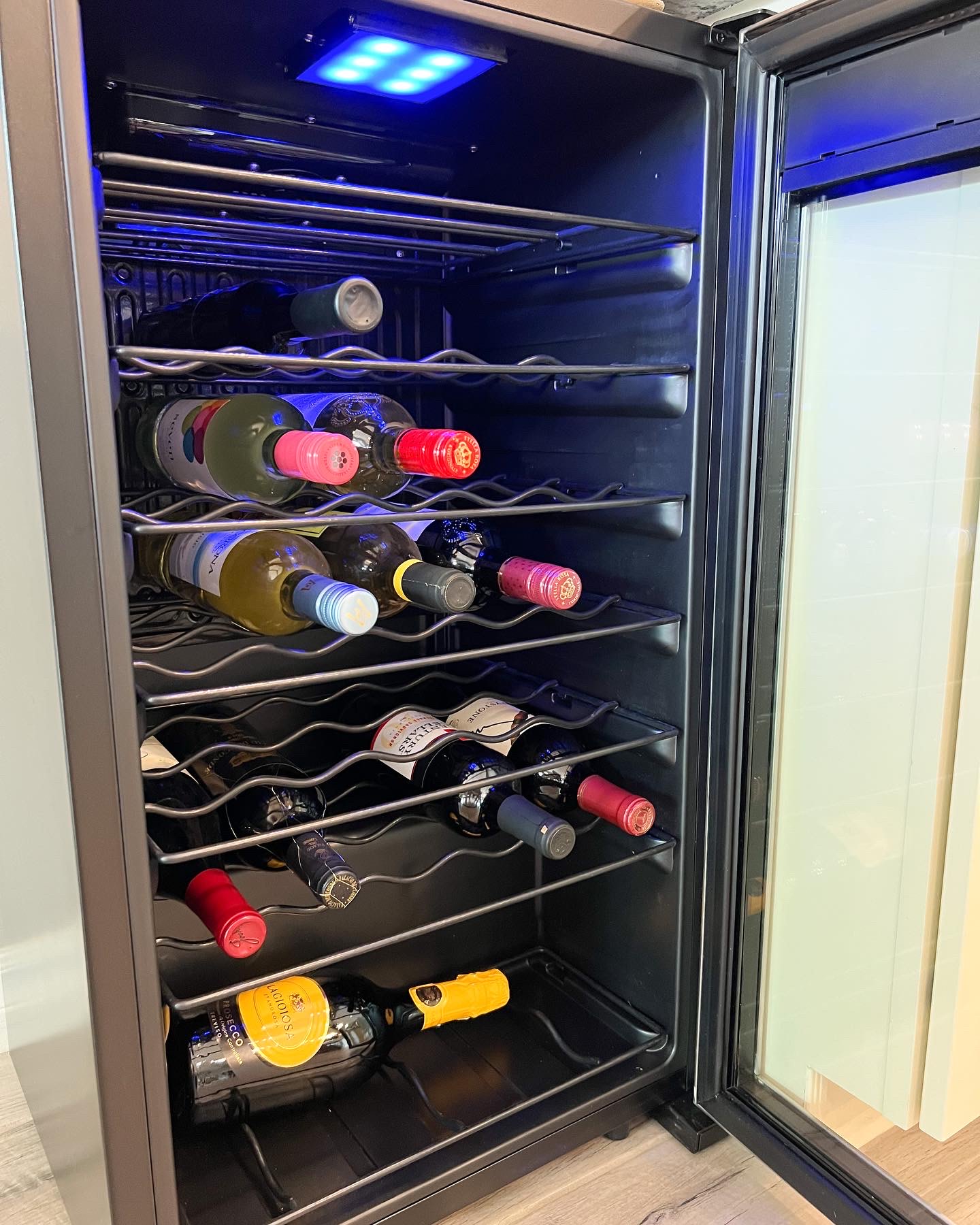 Customer carousel item 6.