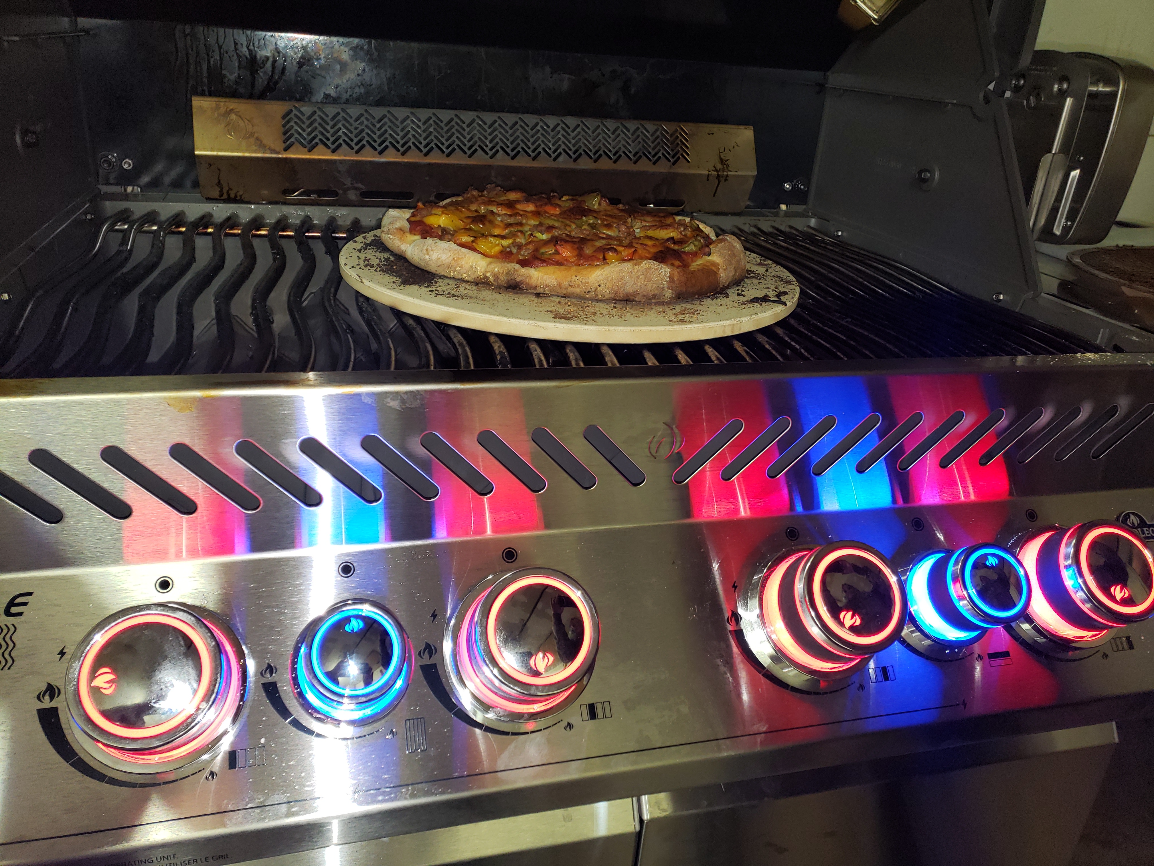 Simulated Wood Fired Pizza using smoker box and napolean pizza stone