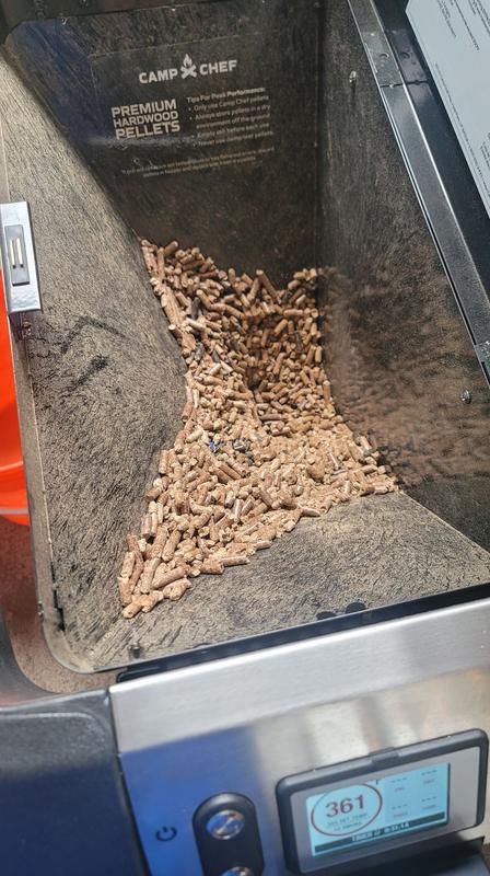 30lb Hopper and pellets flow evenly to the bottom