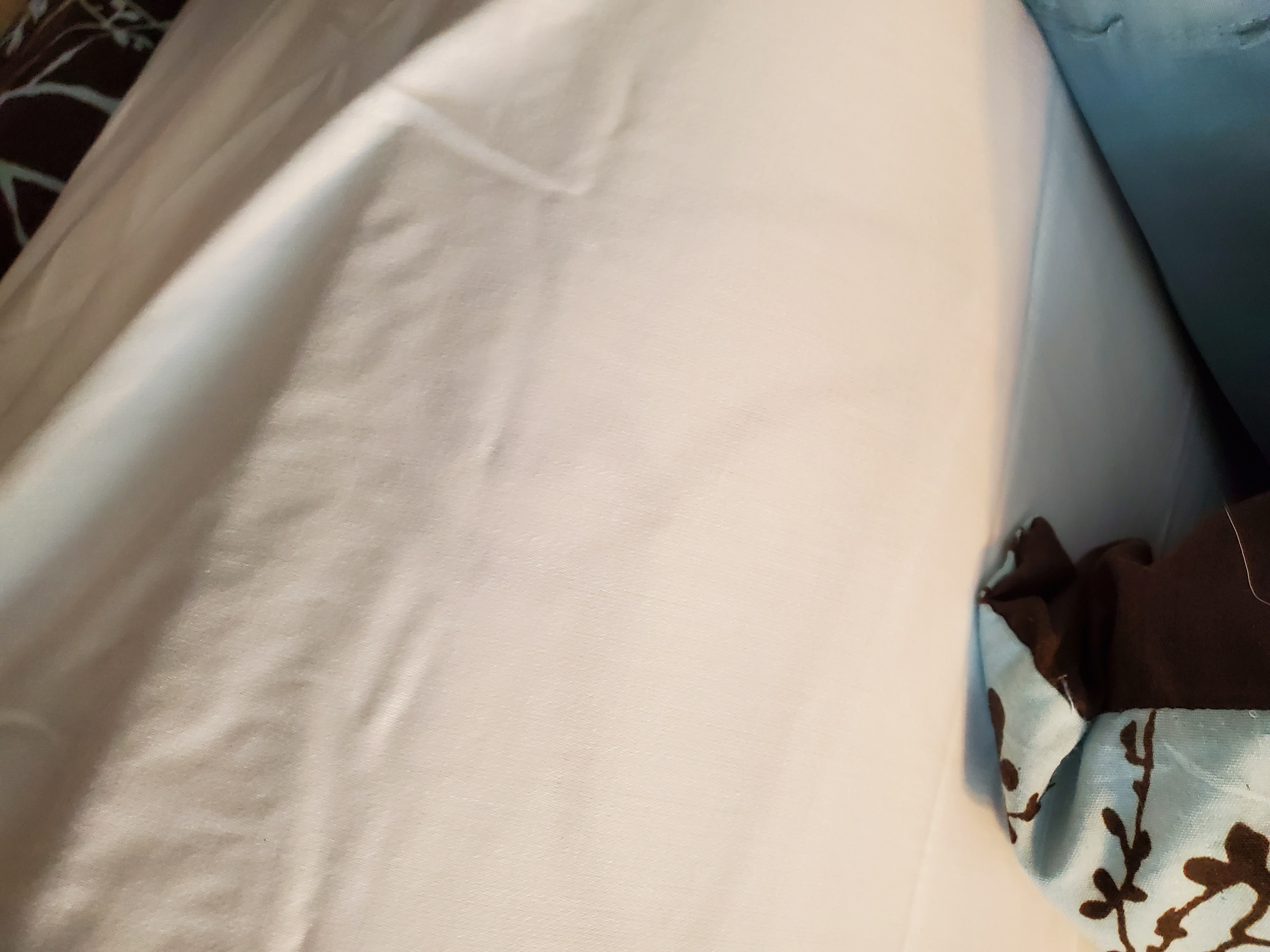 Here you can see the mattress pattern through the sheets