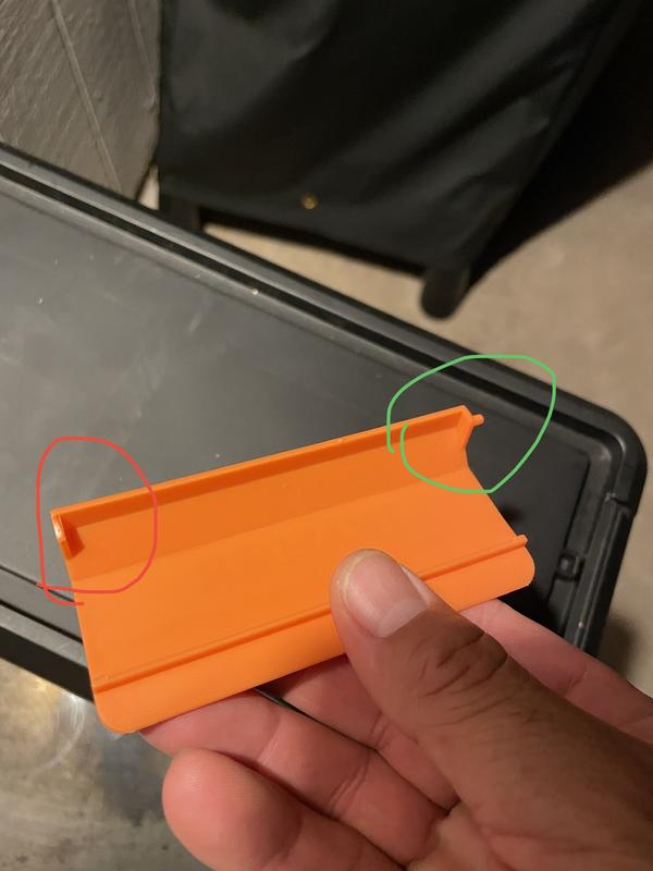 Snapped clip pin on locking lid