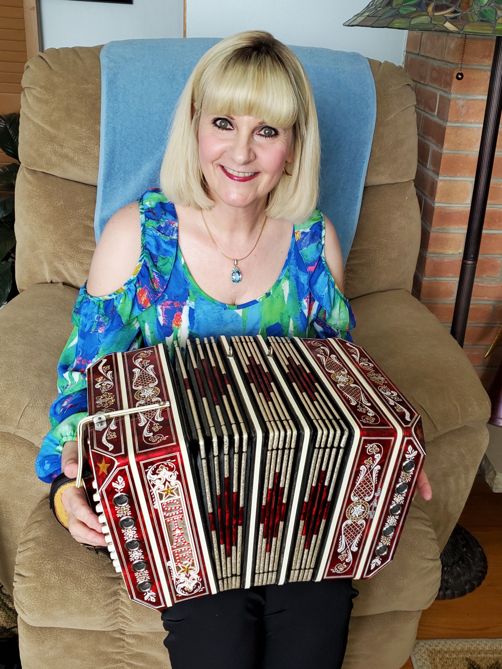 61 years old and a EL user 30+ years.