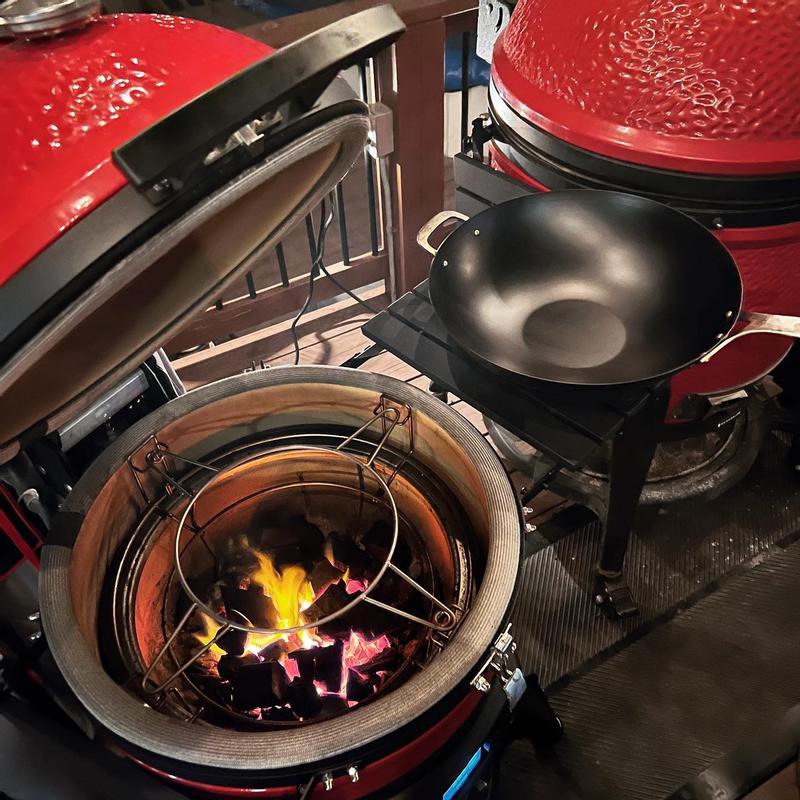 Karbon Steel wok with the Divide and Conquer system