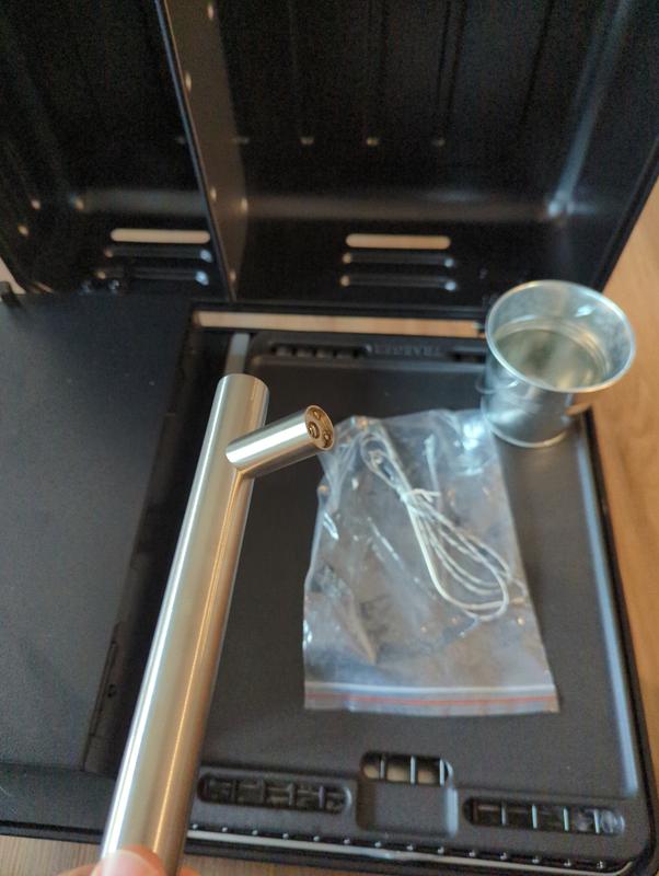 Need screws for the handle to open the lid.