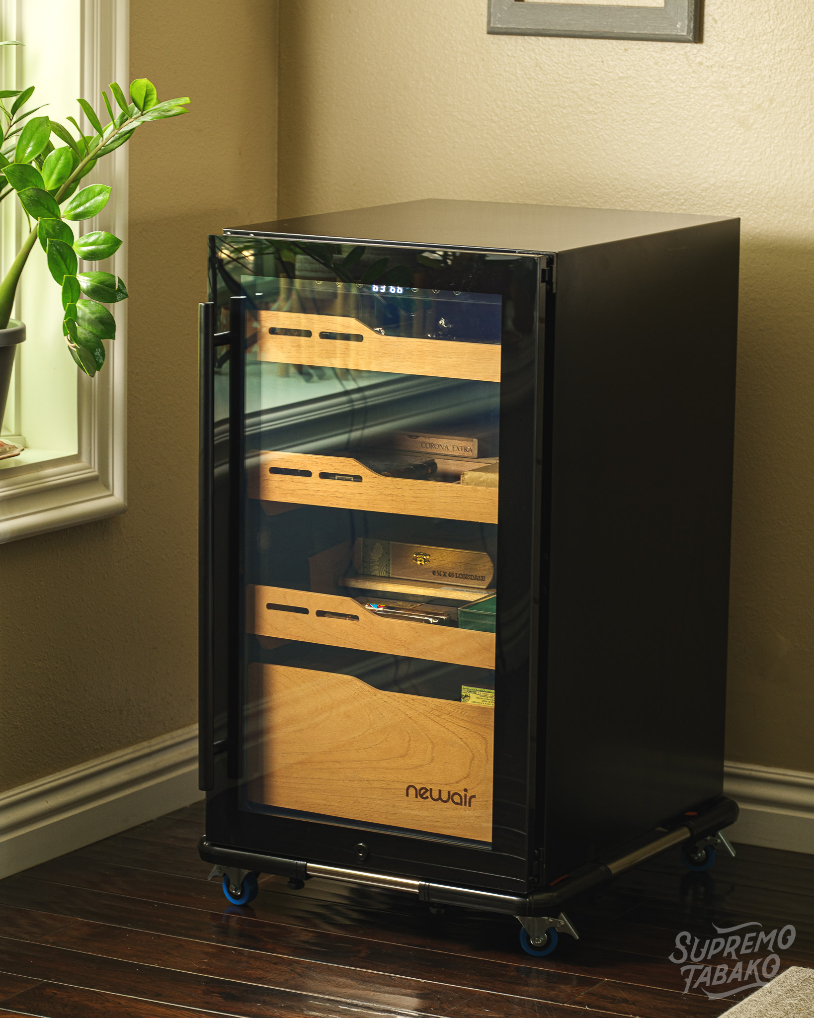 This humidor is pretty big! 3 large drawers and 1 small cubby offers plenty of space for the avid cigar smoker