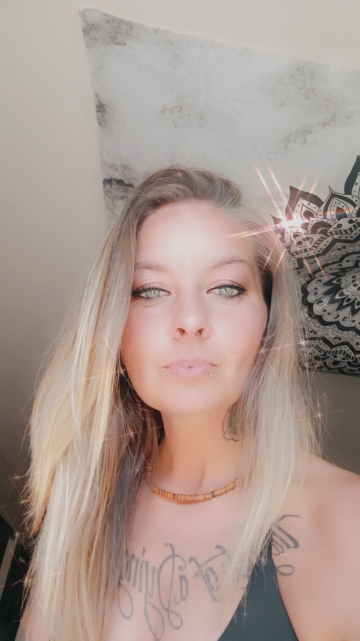 Helps my lines, wrinkles, puffy eyes! 💚