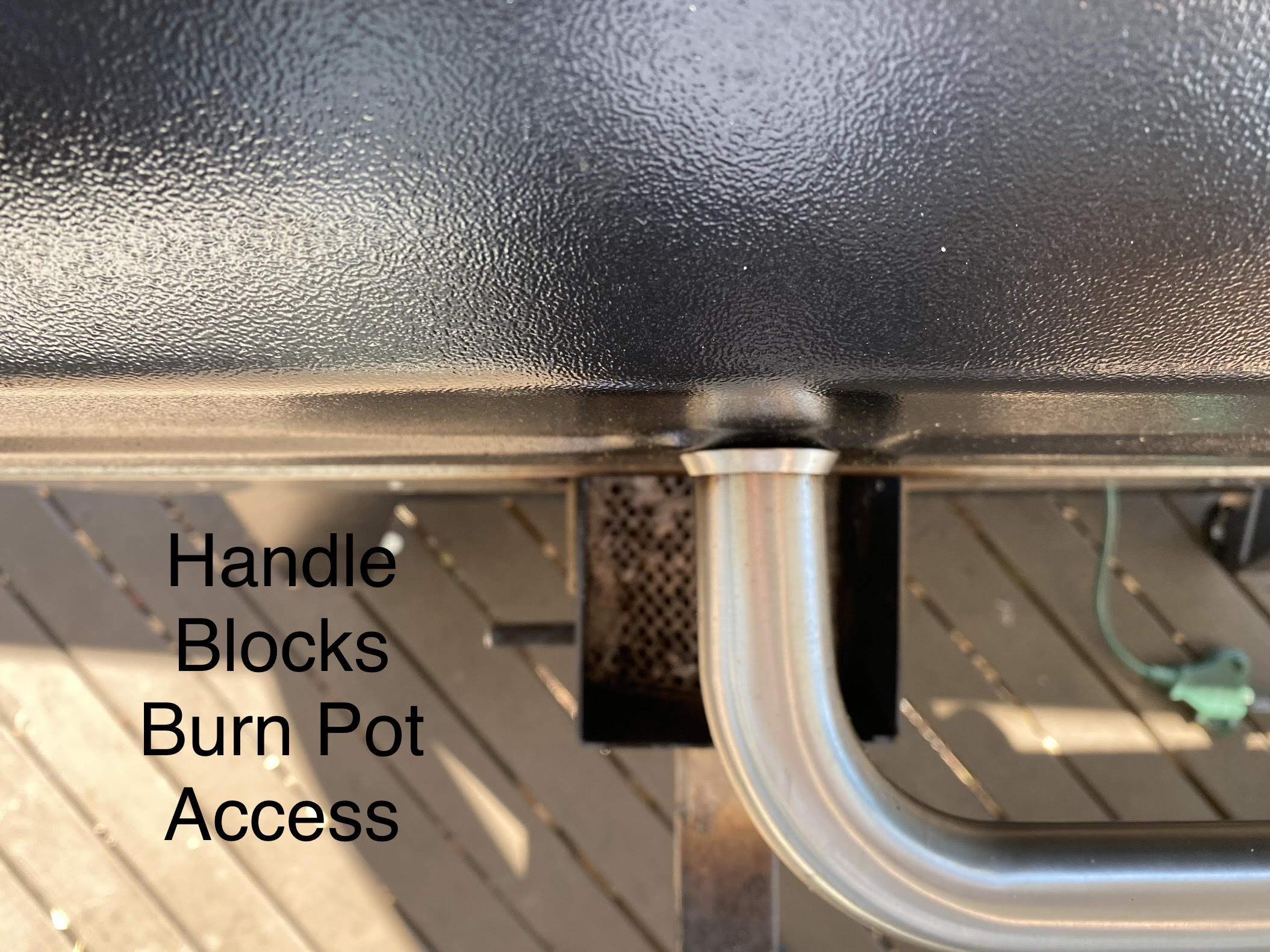 Top view of handle location over burn pot
